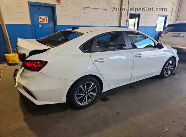 3KPF24AD8PE646885 2023 KIA FORTE Белый Задняя правая четверть