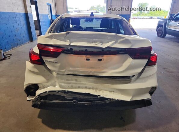 3KPF24AD8PE646885 2023 KIA FORTE Белый Вид сзади