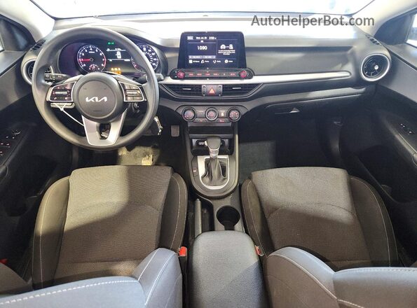 3KPF24AD8PE646885 2023 KIA FORTE Белый Вид панели приборов
