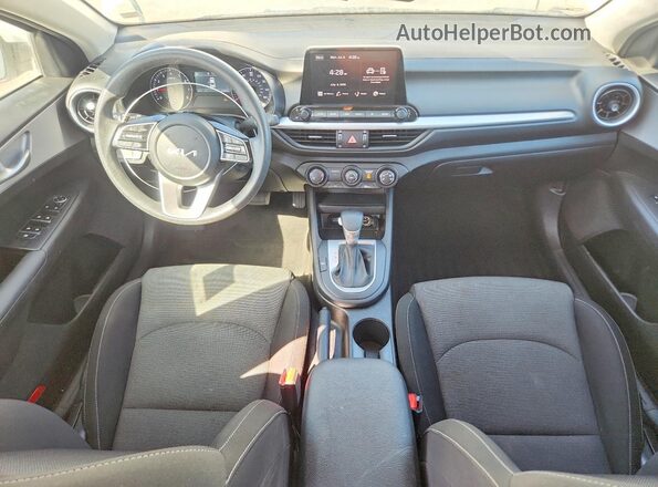 3KPF24AD8PE690725 2023 KIA FORTE White Առջևի վահանակի տեսք