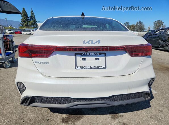 3KPF24AD8PE690725 2023 KIA FORTE White Հետևի տեսք
