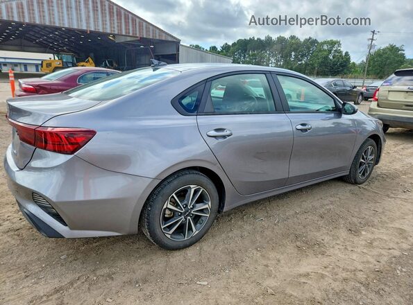 3KPF24AD8RE726299 2024 KIA FORTE Gray Trasero derecho