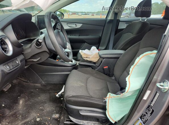 3KPF24AD8RE726299 2024 KIA FORTE Gray Vista interior delantera