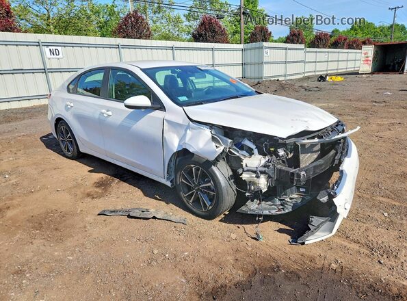 3KPF24AD8RE753731 2024 KIA FORTE White Delantero derecho