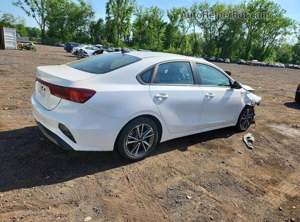 3KPF24AD8RE753731 2024 KIA FORTE White Trasero derecho