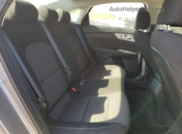3KPF24AD8RE800983 2024 KIA FORTE Charcoal Widok tylnych siedzeń