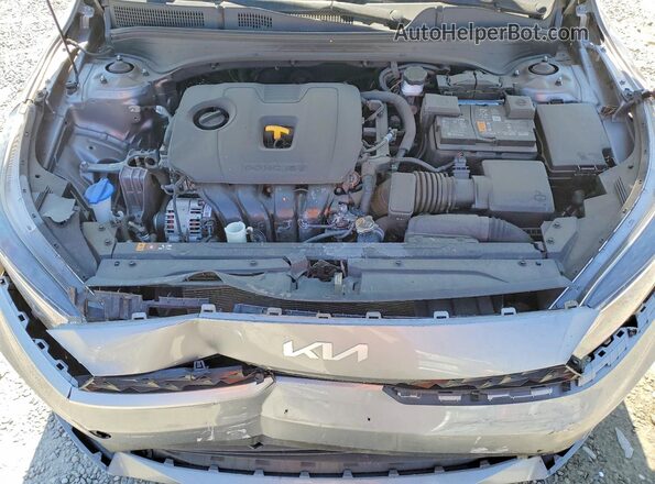 3KPF24AD8RE800983 2024 KIA FORTE Charcoal Widok wnętrza z tyłu