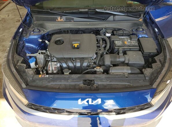 3KPF24AD8RE821655 2024 KIA FORTE Blue Widok wnętrza z tyłu