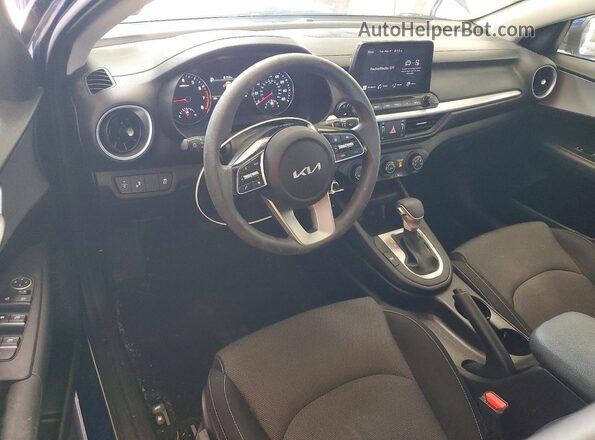 3KPF24AD8RE821655 2024 KIA FORTE Blue Widok deski rozdzielczej
