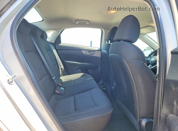 3KPF24AD9KE099683 2019 KIA FORTE Silver Вид задніх сидінь