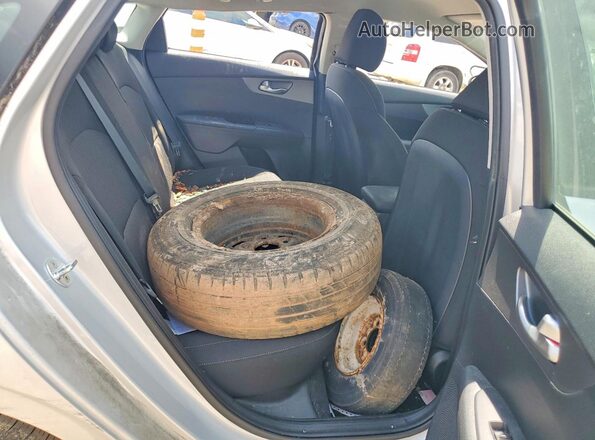 3KPF24AD9LE255092 2020 KIA FORTE Серебряный Вид задних сидений
