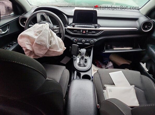3KPF24AD9ME262738 2021 KIA FORTE White Widok deski rozdzielczej