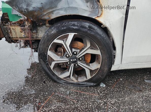 3KPF24AD9ME262738 2021 KIA FORTE White 