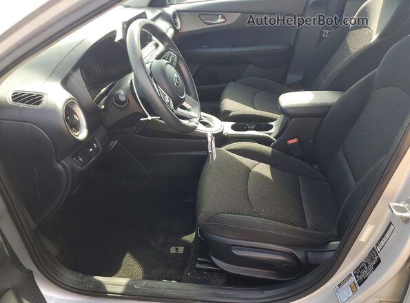 3KPF24AD9ME285680 2021 KIA FORTE Silver Սալոնի դիմացի տեսք