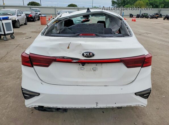 3KPF24AD9ME323697 2021 KIA FORTE White Rear view