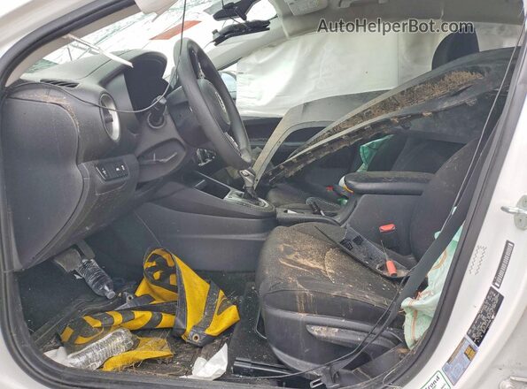 3KPF24AD9ME323697 2021 KIA FORTE White Front interior view