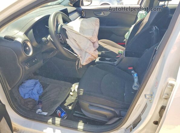 3KPF24AD9ME349622 2021 KIA FORTE Белый Вид салона спереди