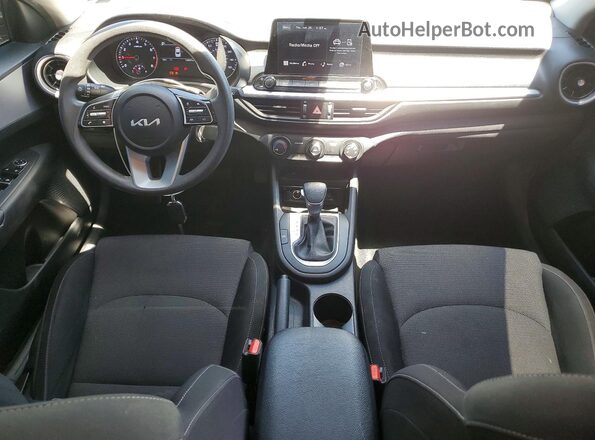 3KPF24AD9NE459037 2022 KIA FORTE Gray Widok deski rozdzielczej