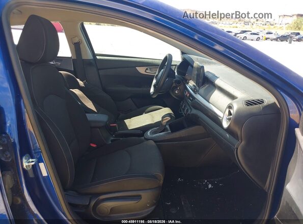 3KPF24AD9PE517974 2023 KIA FORTE Blue Вид салону спереду