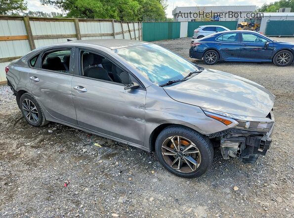 3KPF24AD9PE615273 2023 KIA FORTE Gray Front right