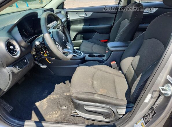 3KPF24AD9PE615273 2023 KIA FORTE Gray Front interior view
