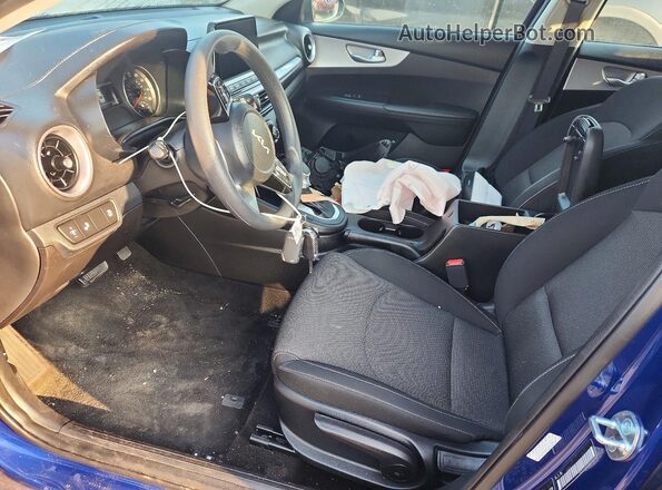 3KPF24AD9PE648189 2023 KIA FORTE Blue Widok wnętrza z przodu