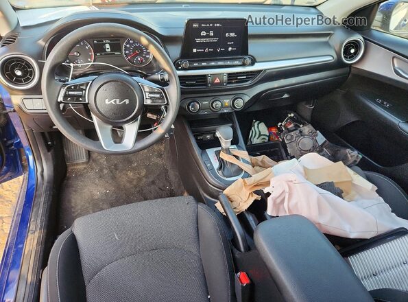 3KPF24AD9PE648189 2023 KIA FORTE Blue Widok deski rozdzielczej