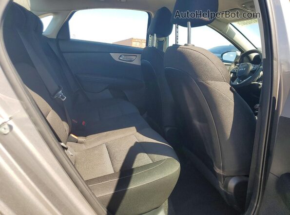 3KPF24AD9PE650699 2023 KIA FORTE Gray უკანა სავარძლების ხედი