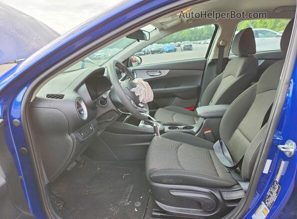 3KPF24AD9PE661802 2023 KIA FORTE Blue Front interior view