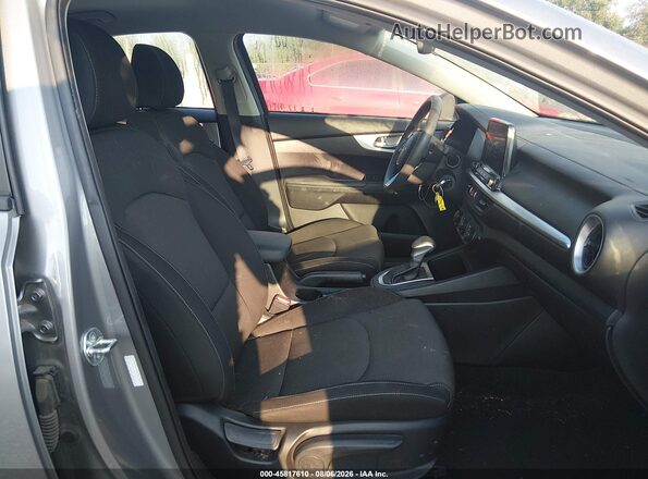 3KPF24AD9PE682598 2023 KIA FORTE Серый Вид салона спереди