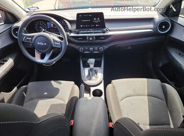 3KPF24AD9PE691575 2023 KIA FORTE Silver Vista del salpicadero