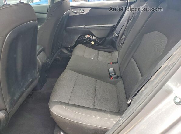 3KPF24AD9PE691575 2023 KIA FORTE Silver Vista de los asientos traseros