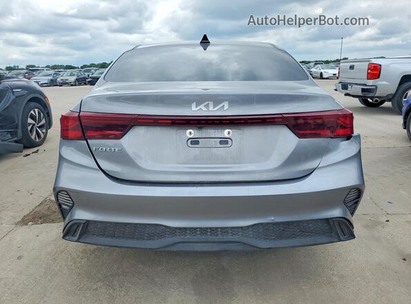 3KPF24AD9PE691575 2023 KIA FORTE Silver Vista trasera
