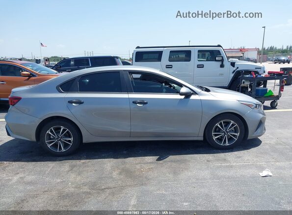 3KPF24AD9RE720205 2024 KIA FORTE Gray Սալոնի հետևի տեսք