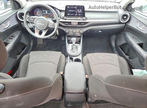 3KPF24AD9RE756394 2024 KIA FORTE Blue Առջևի վահանակի տեսք