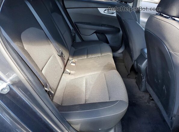 3KPF24AD9RE835287 2024 KIA FORTE Gray Vista de los asientos traseros