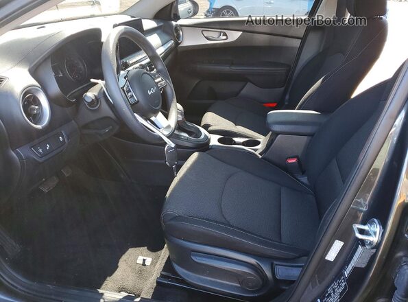 3KPF24AD9RE835287 2024 KIA FORTE Gray Vista interior delantera