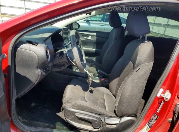 3KPF24ADXKE015032 2019 KIA FORTE Red Widok wnętrza z przodu