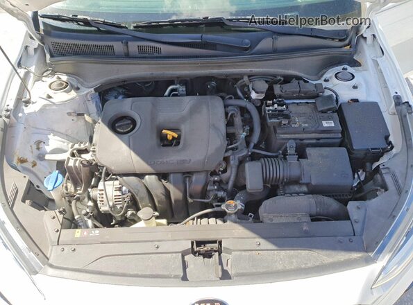 3KPF24ADXME303667 2021 KIA FORTE White Widok wnętrza z tyłu