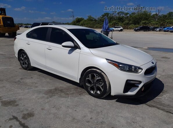 3KPF24ADXME303667 2021 KIA FORTE White Przód prawy