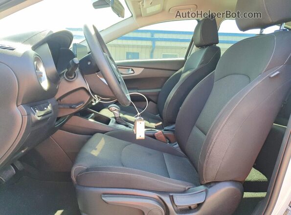 3KPF24ADXME303667 2021 KIA FORTE White Widok wnętrza z przodu