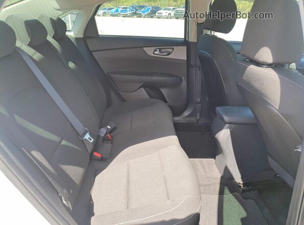 3KPF24ADXME303667 2021 KIA FORTE White Widok tylnych siedzeń