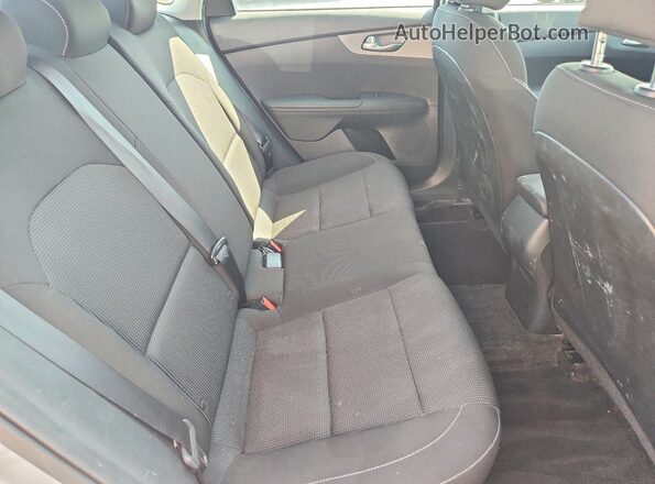 3KPF24ADXME331744 2021 KIA FORTE Серебряный Вид задних сидений
