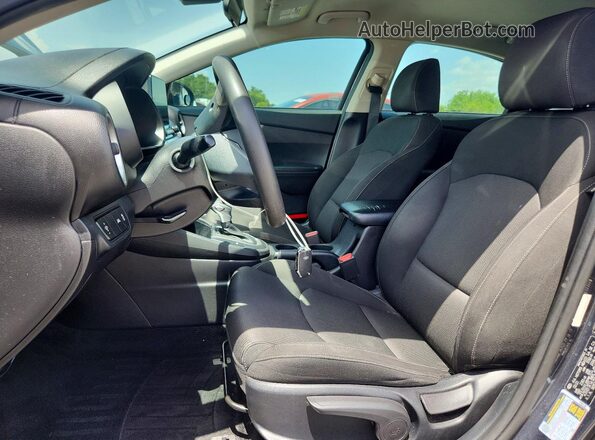 3KPF24ADXME346194 2021 KIA FORTE Gray Вид салону спереду