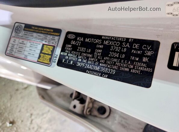 3KPF24ADXME368339 2021 KIA FORTE White Vista del compartimento del motor