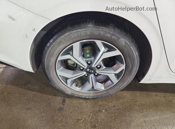 3KPF24ADXME368339 2021 KIA FORTE White 