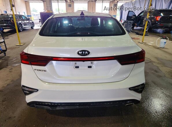 3KPF24ADXME368339 2021 KIA FORTE White Vista trasera