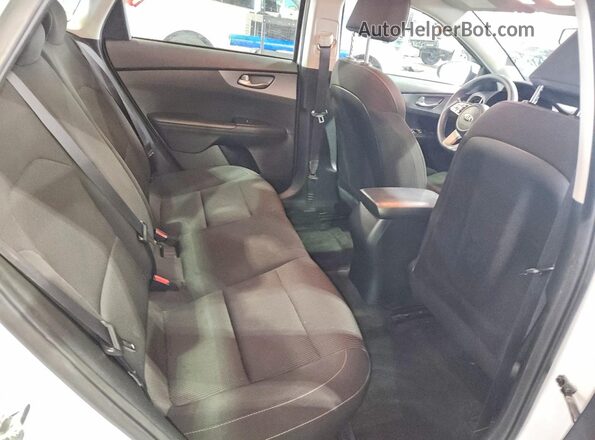 3KPF24ADXME368339 2021 KIA FORTE White Vista de los asientos traseros