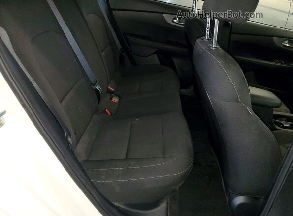 3KPF24ADXME386372 2021 KIA FORTE Белый Вид задних сидений