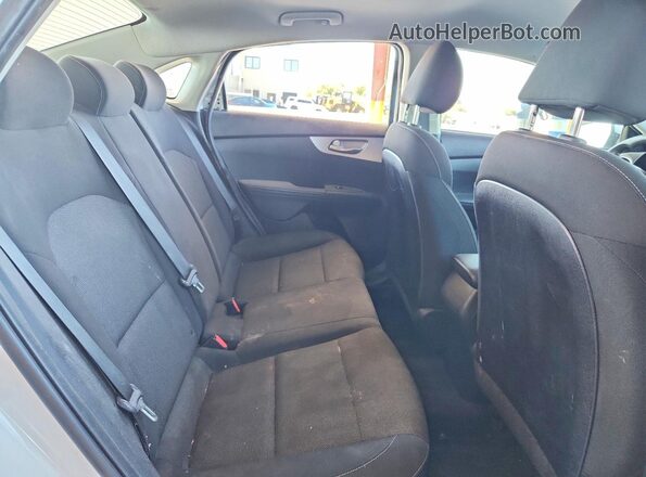 3KPF24ADXNE425513 2022 KIA FORTE White Вид задніх сидінь